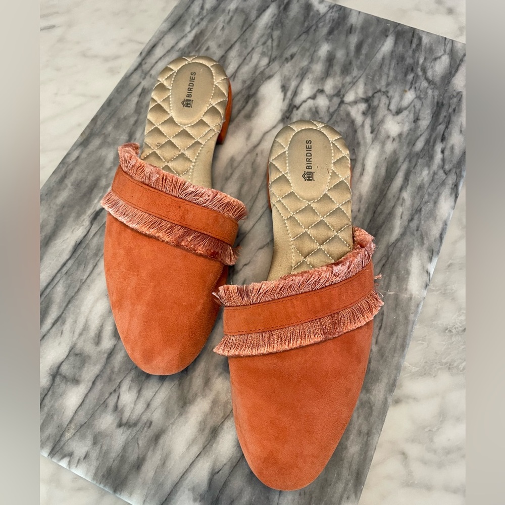 Birdies Ani fringe quilted mule flats. Size 8